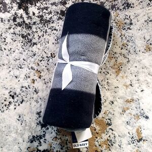 New Old Navy Plaid Throw Blanket 50" x 56"